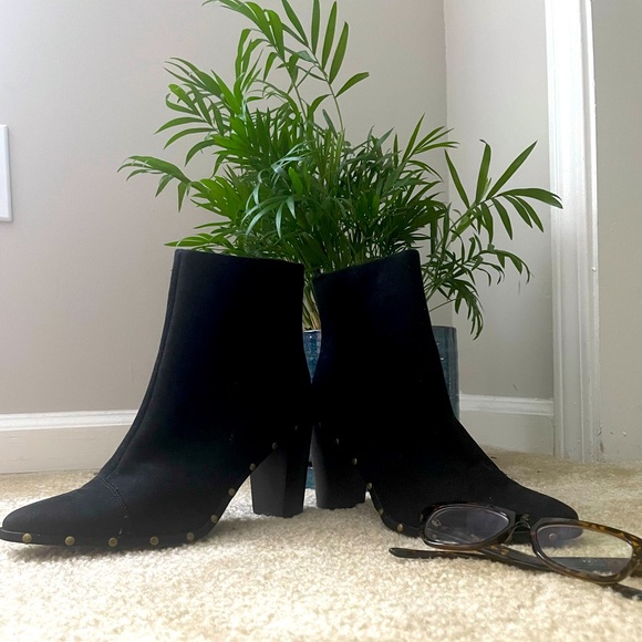Shoes - Perfect Black Ankle Boots